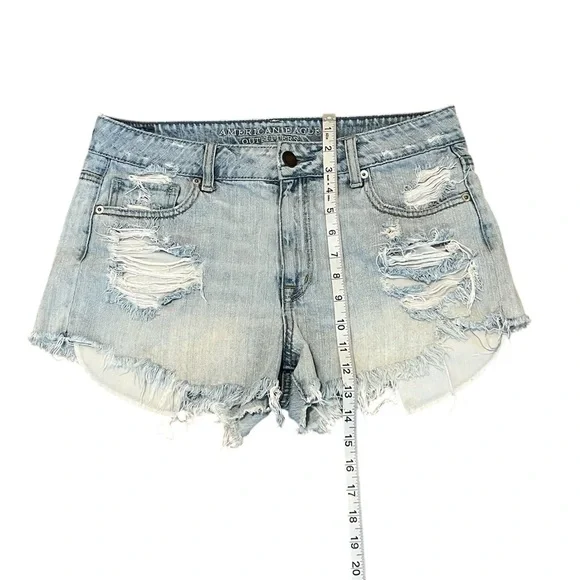 American Eagle Distressed Denim Short Size: 10 - Picture 4 of 8